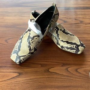 New Marc Fisher “Earline” black & tan snake print leather